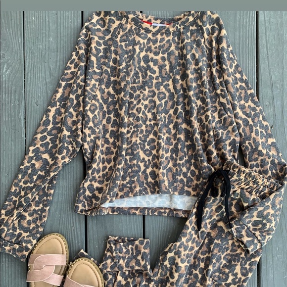 Cheetah print top - Picture 1 of 2